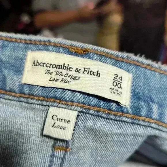 Abercrombie Distressed  90s Jeans - Picture 5 of 5